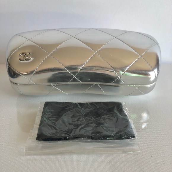 Sunglasses w/case - Picture 5 of 6